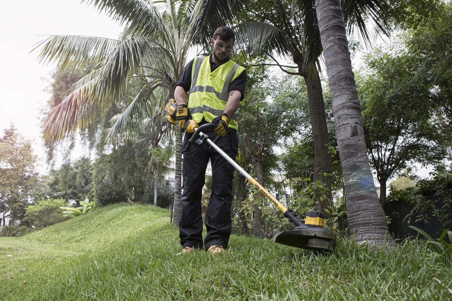 Dewalt DCM561P1 - XR 18 V 5.0Ah 33cm brushless brush cutter