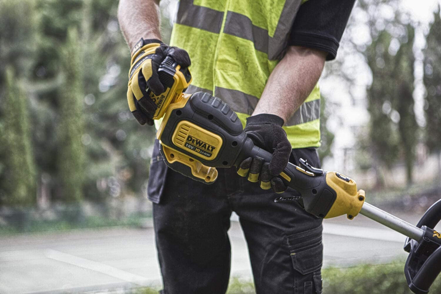 Dewalt DCM561P1 - XR 18 V 5.0Ah 33cm brushless brush cutter