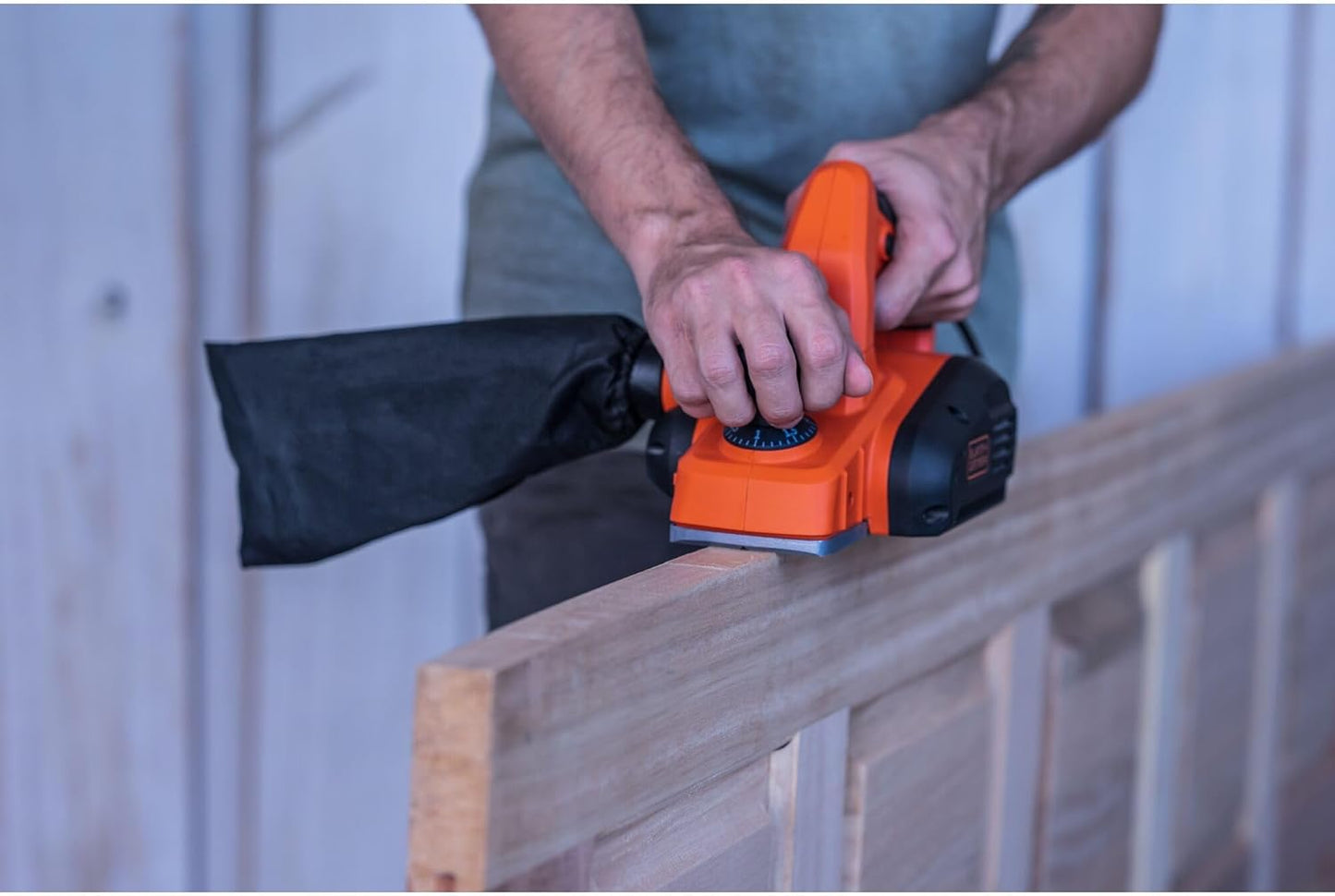 Cepillo eléctrico 710W Black+Decker BEW712-QS