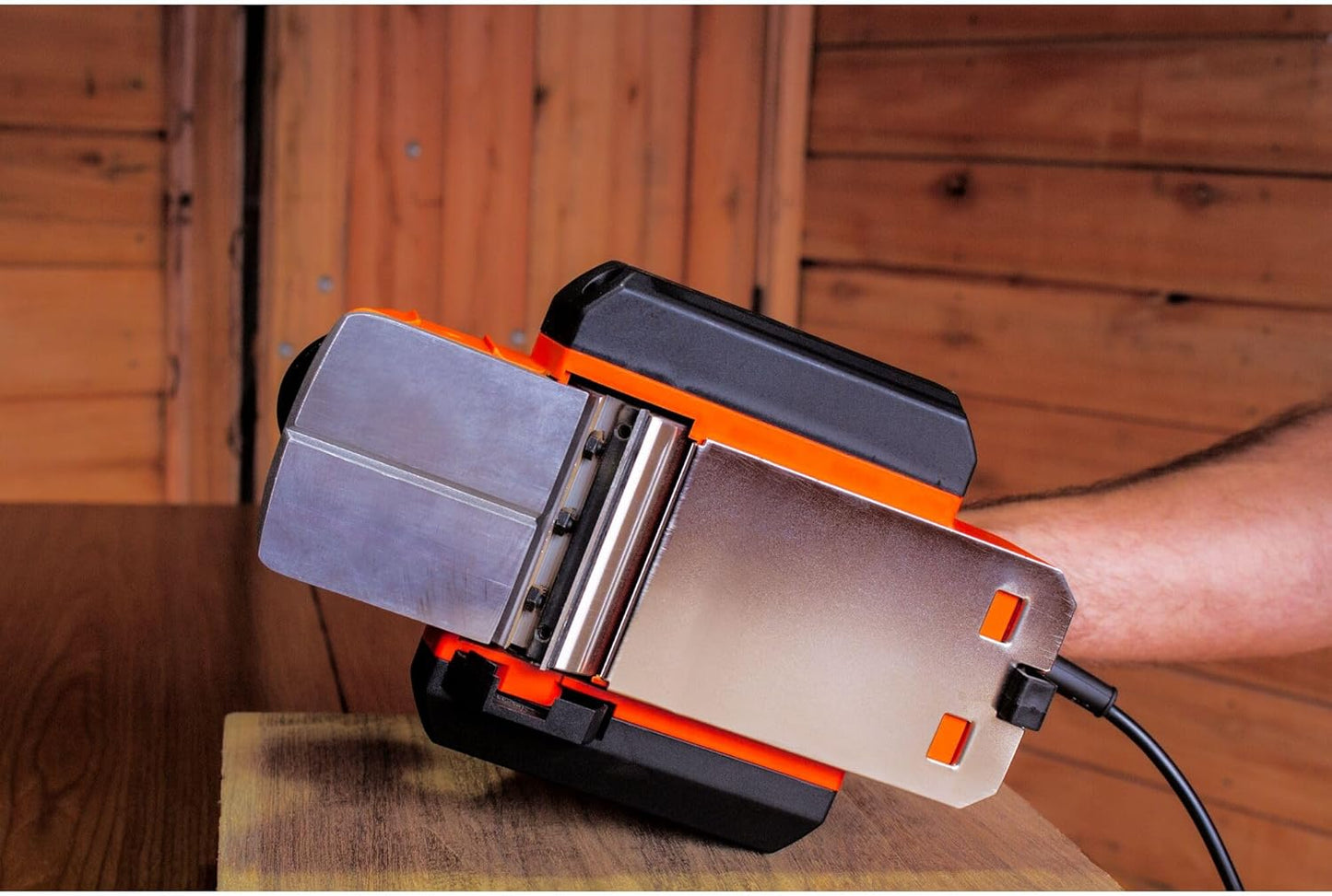 Cepillo eléctrico 710W Black+Decker BEW712-QS