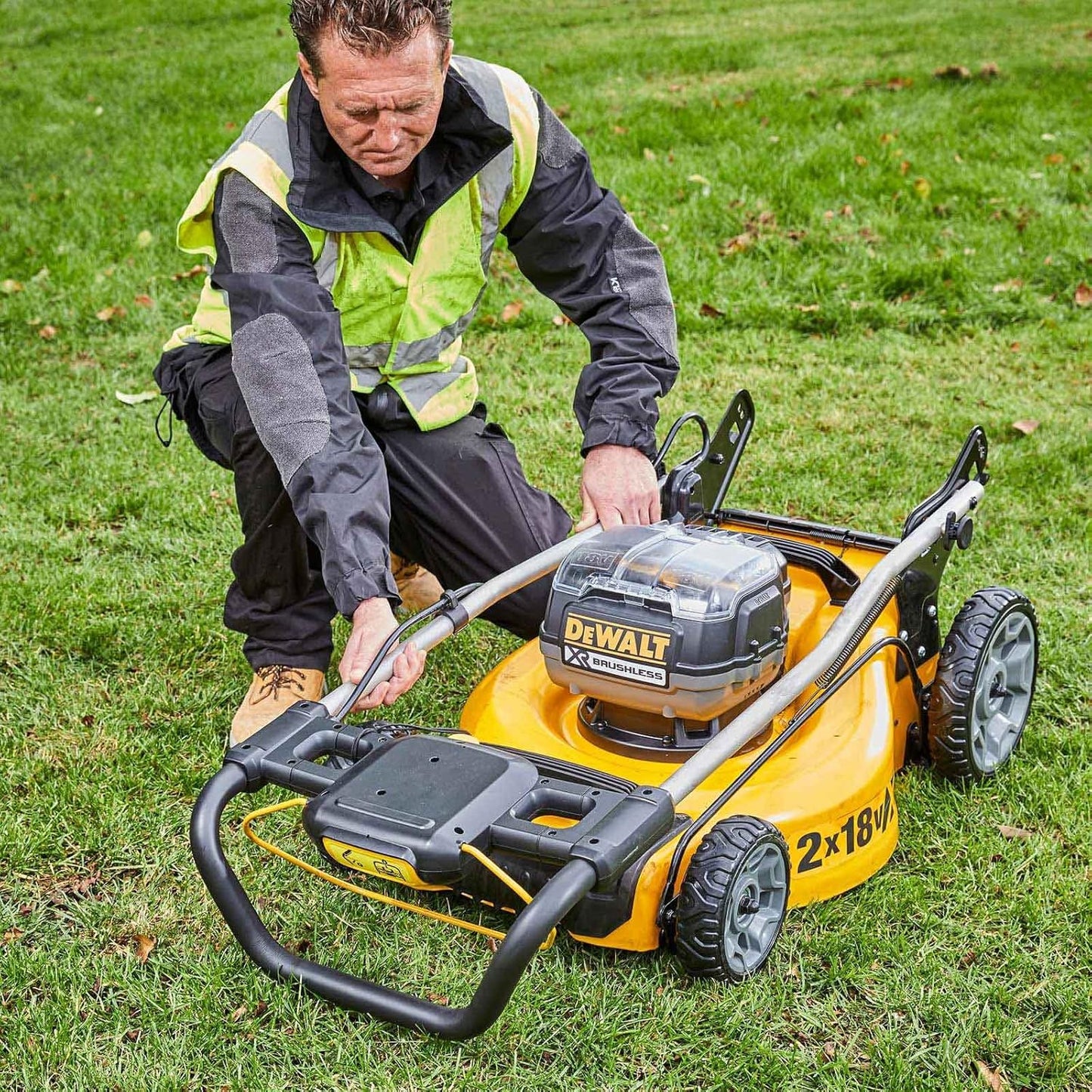 XR 2x18V 48cm Brushless Lawn Mower + 2bat 5Ah + Charger Dewalt DCMW564N