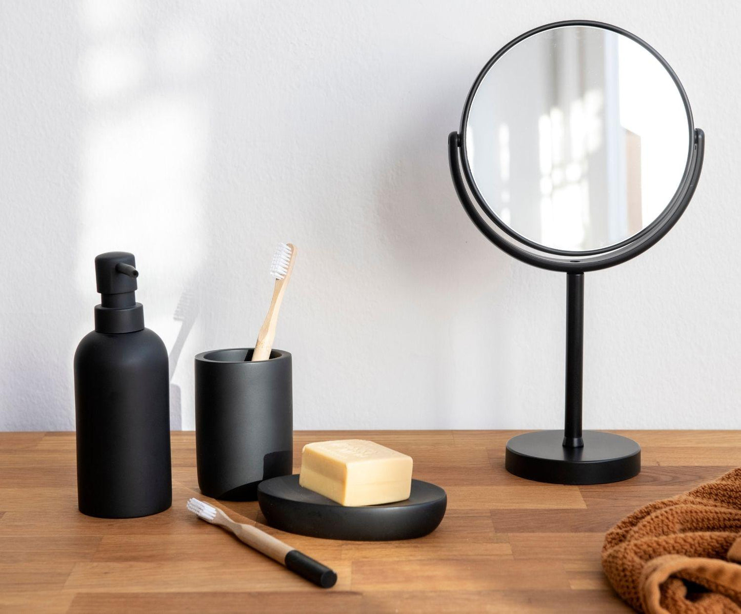 Dispensador de baño de resina negro Ø6,5x18,5cm Andrea House