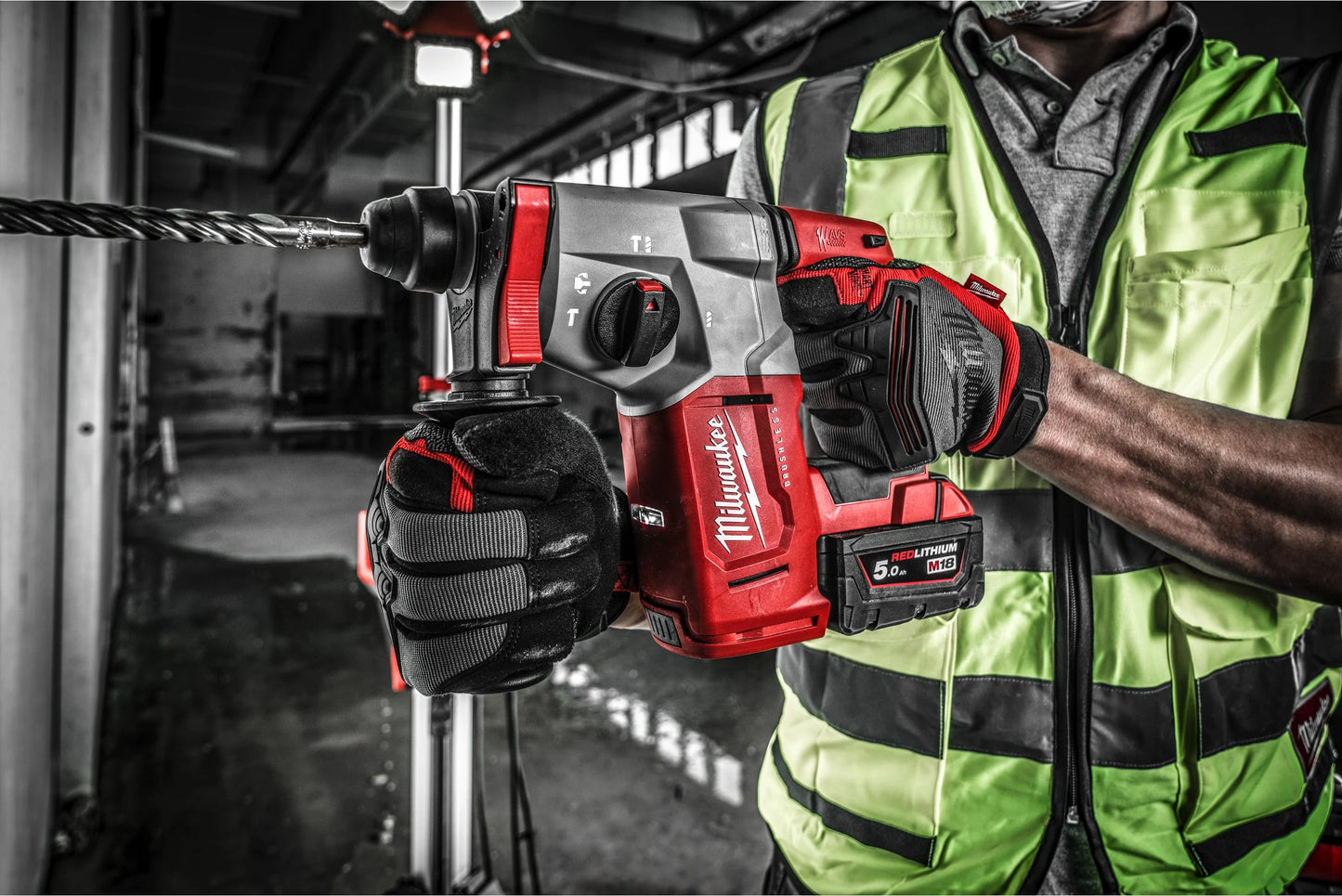 SDS-PLUS 2.3J M18 25mm Combination Hammer + 2bat 5Ah + Charger + Case Milwaukee M18 BLH-502X