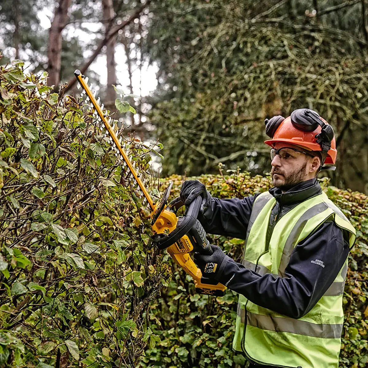 Dewalt DCMHT564N XR 18V 55cm Hedge Trimmer